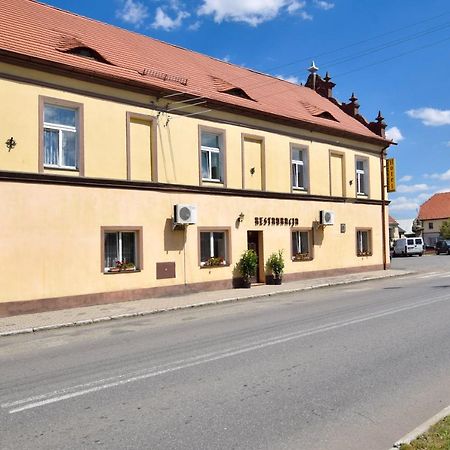 Hotel Stary Ratusz Kostomloty Exterior foto